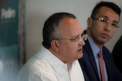TSE manda deferir registro de candidatura de Taques ao Senado