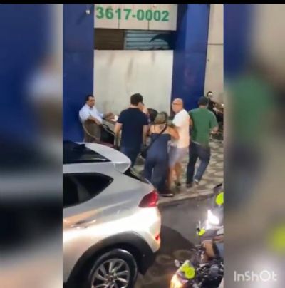 Ex-procurador e apoiadores de Emanuel 'atacam' carreta com Ablio; veja vdeo