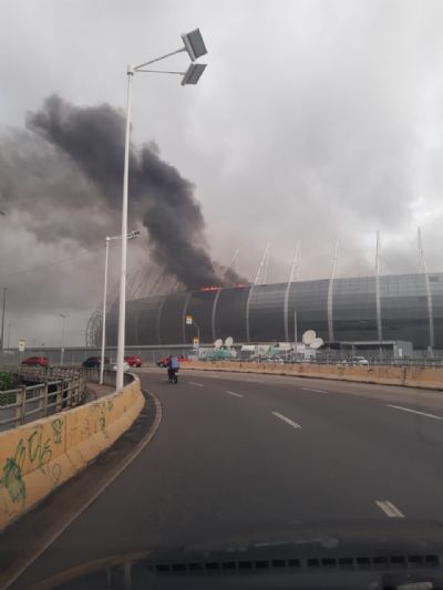 Incndio atinge Arena Castelo em Fortaleza
