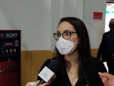 Janaina compara Mauro a Taques e cobra aumento no valor do auxlio emergencial