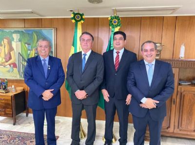 Em reunio com Kalil, Bolsonaro promete envio de mais vacinas a VG