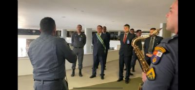 Vdeo | Corpo Musical da PMMT faz apresentao para Bolsonaro no Palcio Planalto