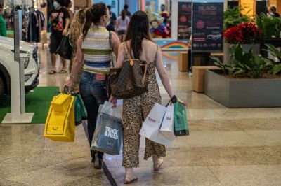 Pantanal Shopping realiza super saldo com desconto de at 70%