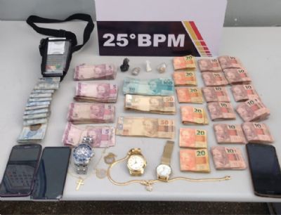 Traficante  preso com quase R$ 4 mil em dinheiro e drogas