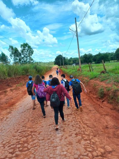 Vdeos | Alunos da rede pblica de Coqueiral tero aulas suspensas por precariedade das estradas