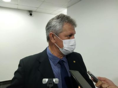Botelho tenta apaziguar mal-estar no UB e evitar sada de Dilmar