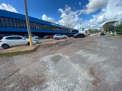 Concessionria realiza reparos no estacionamento da Rodoviria de Cuiab