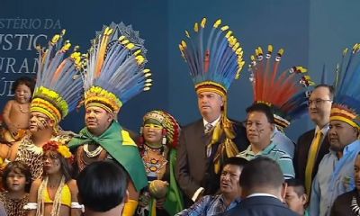 Lideranas indgenas de MT participam de cerimnia com Bolsonaro durante entrega de medalha