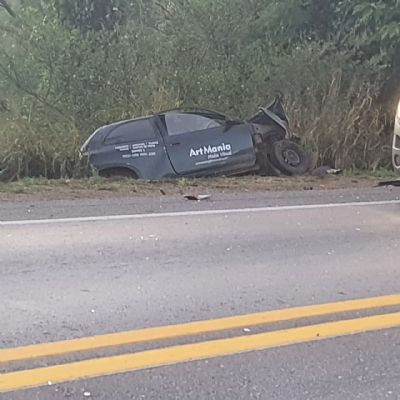 Batida entre carro e carreta mata motorista na BR-364