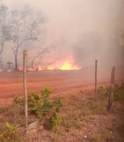 Vdeo | Pelo segundo dia, incndio atinge comunidade de So Jernimo