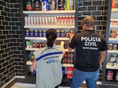 Polcia Civil e Vigilncia Sanitria fiscalizam lojas de suplementos alimentares em Cuiab