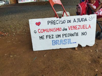 Venezuelana viraliza com placa contra o Comunismo