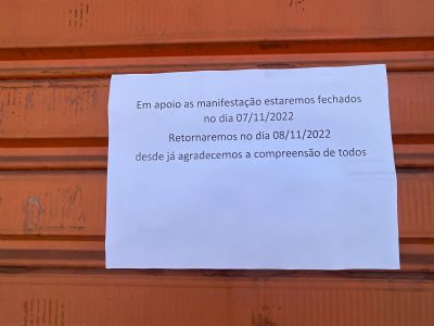 Em adeso  manifestao, empresas fecham as portas em Cuiab e VG
