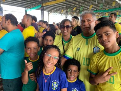 Torcedor de 64 anos 'viveu' todos os ttulos do Brasil e agora sonha com o hexa