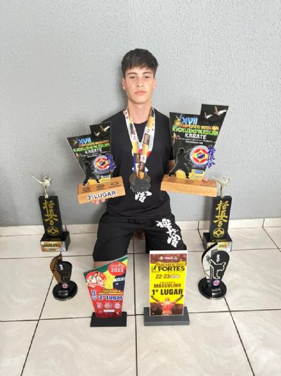 Karateca cuiabano de 17 anos busca ajuda para disputar mundial no Chile