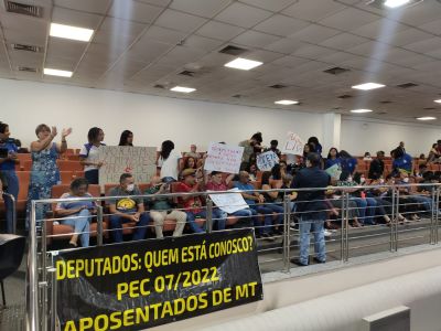 Alunos e professores da Adalgisa de Barros protestam contra militarizao da escola