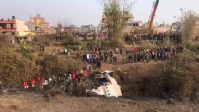 Vdeo mostra momentos antes da queda de avio no Nepal que matou ao menos 68; veja