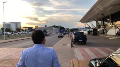 Diego solicita espao para motoristas de aplicativos no aeroporto em Vrzea Grande