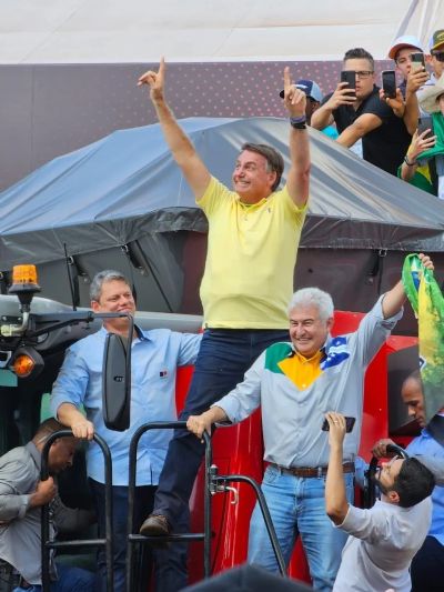 Aos gritos de mito, Bolsonaro  ovacionado na Agrishow