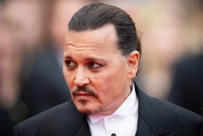 Johnny Depp chora aps seu filme ser aplaudido por sete minutos em Cannes