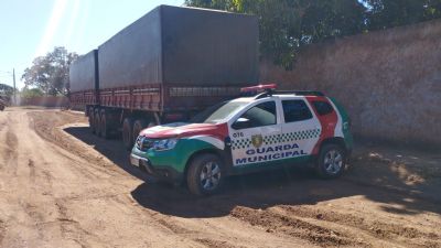 GM localiza carreta roubada e abandonada em rua de terra no Novo Mato Grosso