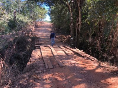 <Font color=Orange>Vdeo e fotos</font color> | Moradores e produtores rurais reclamam de ponte caindo aos pedaos em assentamento