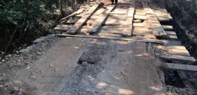 Prefeitura afirma que reconstruo de ponte caindo aos pedaos ser concluda em 30 dias