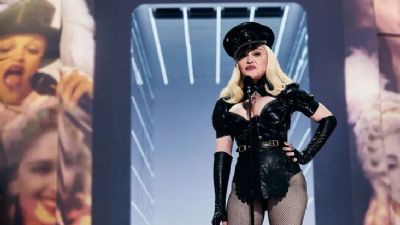 Madonna  internada em UTI por infeco bacteriana e adia turn mundial