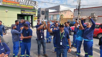 <Font color=Orange>Vdeo</font color> |  Funcionrios da guas Cuiab protestam contra corte de R$ 528