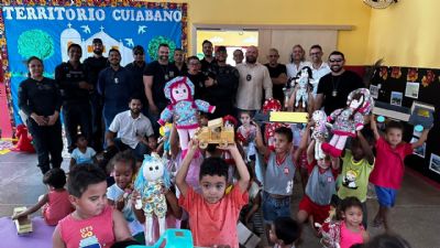 Brinquedos confeccionados por reeducandos so doados a crianas em Cuiab