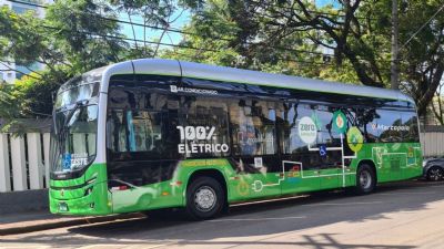 Alunas da UFMT recebem prêmio por pesquisa que avalia viabilidade de ônibus elétrico em Cuiabá