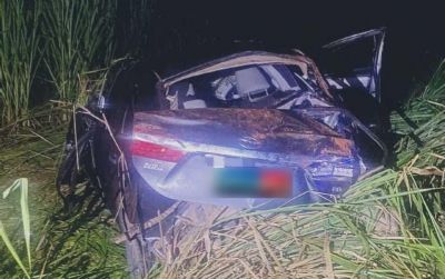 Embriagado, motorista tenta fazer curva a 200 km/h e morre; duas pessoas feridas