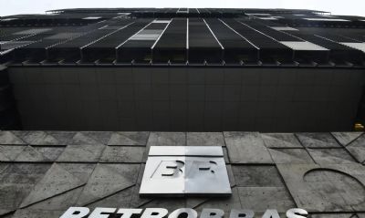 Petrobras assina venda de participao em dois campos em Santos