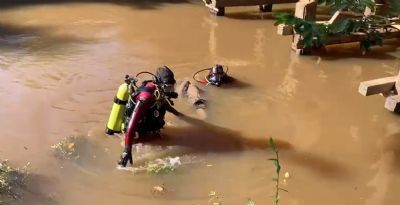 Bombeiros encontram corpo submerso em rio com mos e ps amarrados