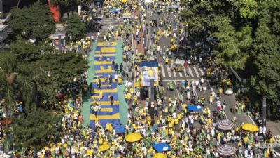 <Font color=Orange>Vdeo</font color> | Manifestao pr-Bolsonaro lota Av. Paulista neste domingo