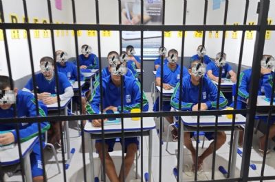 Primeira turma de Ensino Mdio em Cadeia Pblica tem 14 alunos