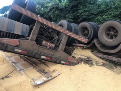 Acidente entre carretas e nibus deixa um morto em rodovia