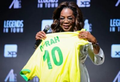 Oprah Winfrey participa de evento no Brasil e  prestigiada por famosos