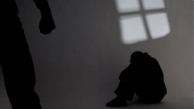 Pai  preso por estuprar filha de 8 anos e agredir mulher com faco