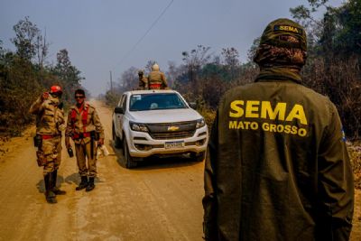 Bombeiros fazem teste com retardantes para combater incndios no Pantanal