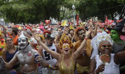 Carnaval 2020 deve movimentar R$ 8 bilhes na economia, diz CNC