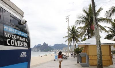 Rio flexibiliza comrcio e permanncia nas praias