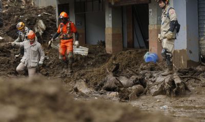 Bombeiros atualizam nmero de mortos em Petrpolis para 176