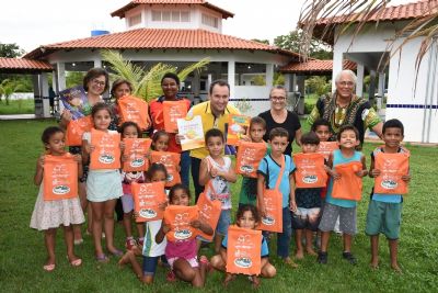 Alunos e a comunidade do Coxip do Ouro participam de atividades de incentivo  leitura