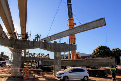 Viaduto Murilo Domingos comea a receber instalao das vigas de concreto
