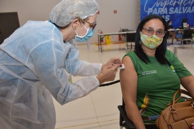 Secretria faz apelo para profissionais da educao irem se vacinar