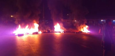 Moradores de Vrzea Grande queimam pneus e bloqueiam rodovia por falta de gua