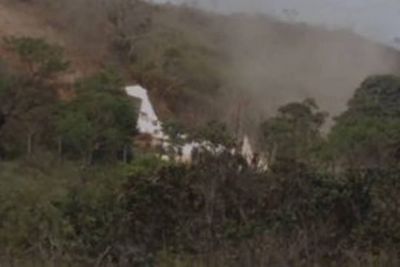 Avio que fazia transporte mdico cai de ribanceira em Minas Gerais