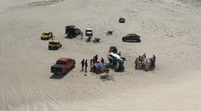 Turista de MT morre e 6 pessoas ficam feridas aps acidente com carro em duna no Cear