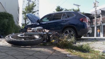 Motorista de BMW atinge grupo de motoboys e deixa um morto em So Paulo